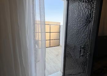 استديو بسرير ماستر وجلسة 
