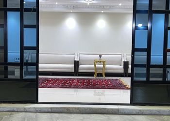 استراحة بمجالس واسعة وفناء خارجي