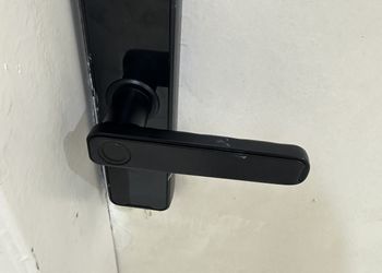 شقة بغرفة معيشة وغرفة نوم 
