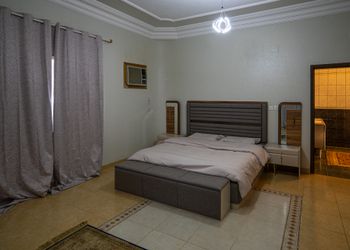 فيلا بجلسه خارجيه مطله على وادي ابها
