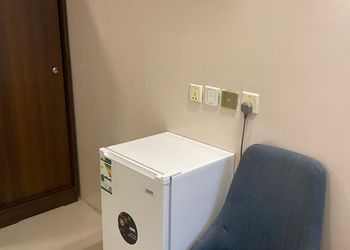 استديو بأثاث مريح وبسيط 