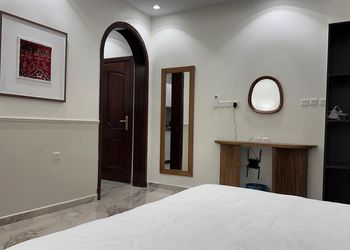 استديو بأثاث مريح وبسيط 