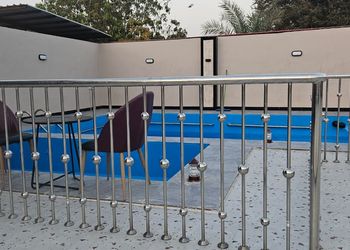 استراحة بمسبح خارجي وجلسة خارجية