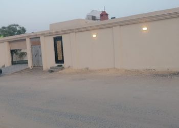 شاليه بمسبح خارجي ومجالس واسعة 