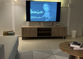 شقة بصالة انيقة وغرفة نوم