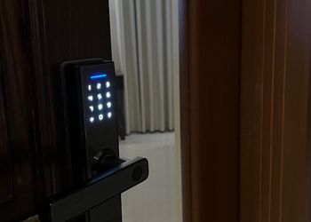استديو بسرير ماستر وخدمة انترنت
