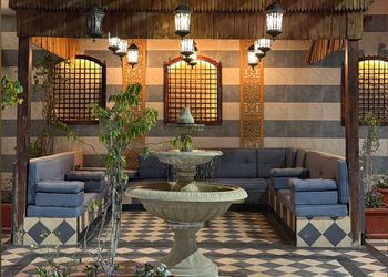 استراحة بمسطح اخضر ومجالس