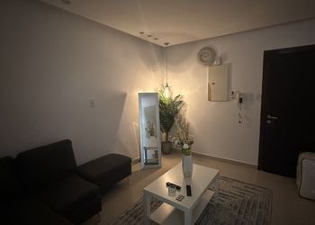 شقة بغرفه نوم وصالة وبدخول ذاتي 