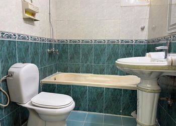 شقة بغرفتين نوم وصالة 