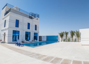 شاليه بمسبح خارجي وأجواء ممتعة 