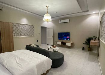 استديو بسرير ماستر وجلسة 