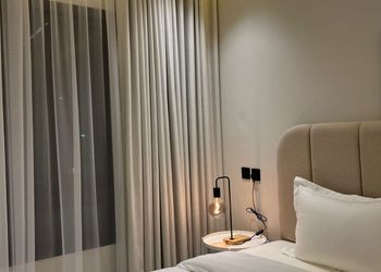 استديو بسرير ماستر وجلسة جانبية