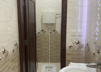 استراحة بصالة جلوس ومسطح اخضر