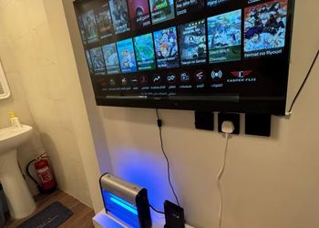 استديو بأثاث مريح وبسيط 