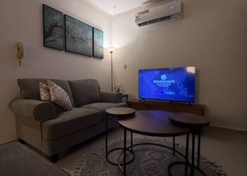 شقة بغرفة معيشة وغرفتين نوم 
