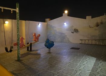 استراحة بألعاب أطفال ومسبح