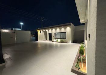 شاليه بجلسة خارجية ومسبح