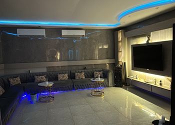 شاليه بمسطح اخضر ومسبح 