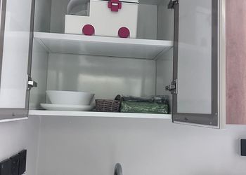 شقة بصالة أنيقة ودخول ذاتي