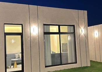 شالية بمجلس مطل على المسبح 