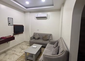 شقة بغرفة معيشة وغرفتين نوم 