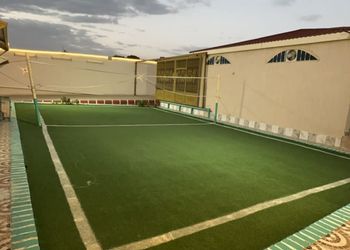 استراحة بمسطح اخضر وجلسه خارجيه