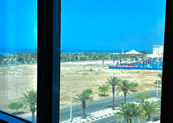 استديو بأثاث مريح وبسيط 