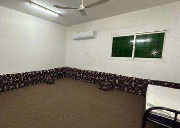 استراحة بمسطح اخضر وجلسة