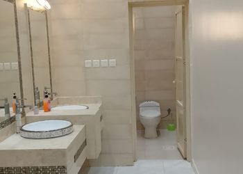 شاليه بجلسة خارجية ومسبح 