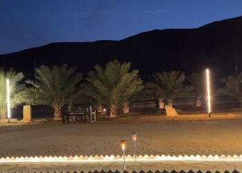 مخيم بأطلالة على الجبل 