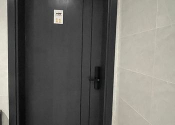 شقة بثلاث غرف نوم ودخول ذاتي 