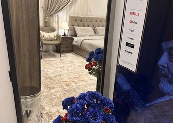 استديو بسرير ماستر وأثاث مريح 