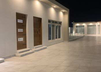 استراحة بصالة جلوس ومسبح خارجي