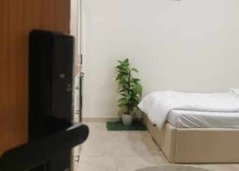 استديو بسرير مريح وجلسة جانبية 