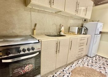 شقة بغرفة معيشة وغرفة نوم 