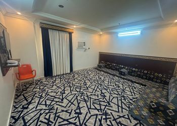 شقة بغرفة معيشة وغرفتين نوم 