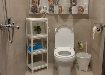 استديو بسرير ماستر وجلسة مريحة 