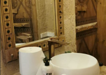 استراحة بمسطحات خضراء وملاعب