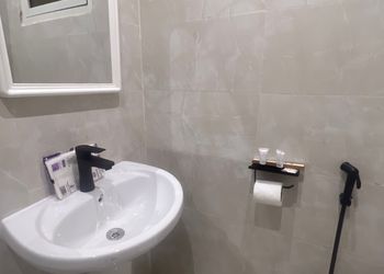 استديو بأثاث مريح وبسيط 