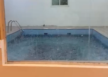 استراحة بمسطح اخضر وجلسه خارجيه
