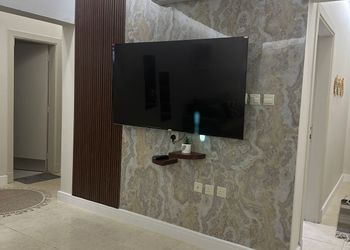 شقة بصالة أنيقة ودخول ذاتي