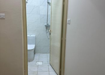استديو بأثاث مريح وبسيط 