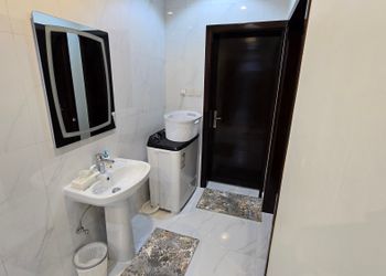 شقة بغرفة جلوس وغرفتين نوم 