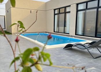 شالية بمجلس مطل على المسبح 