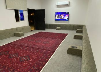 مزرعة ببيت شعر ومسطح اخضر