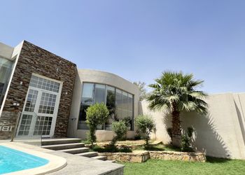 شاليه بمسبح وألعاب اطفال