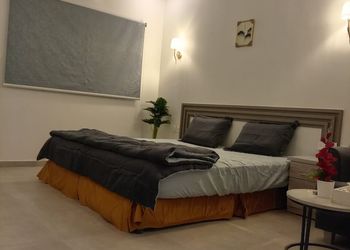 استديو بأثاث مريح وبسيط 