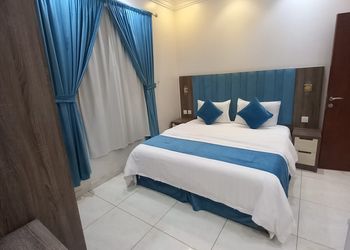 استديو بأثاث مريح وبسيط 