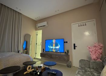 استديو بسرير ماستر وجلسة جانبية