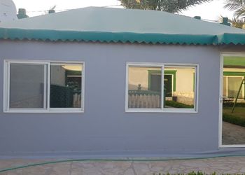 شاليه بمسطح اخضر ومسبح 